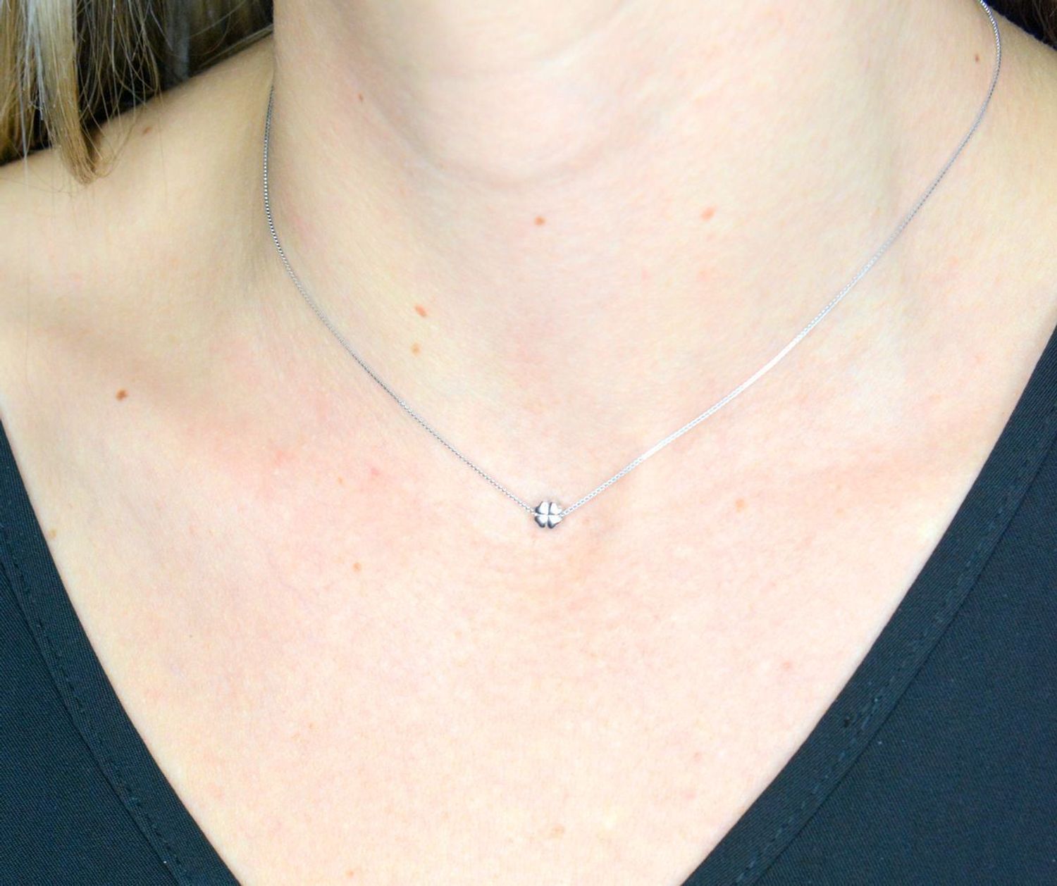 Naszyjnik damski srebrny 925 z koniczynką Armonica Nomination 241304 001.png